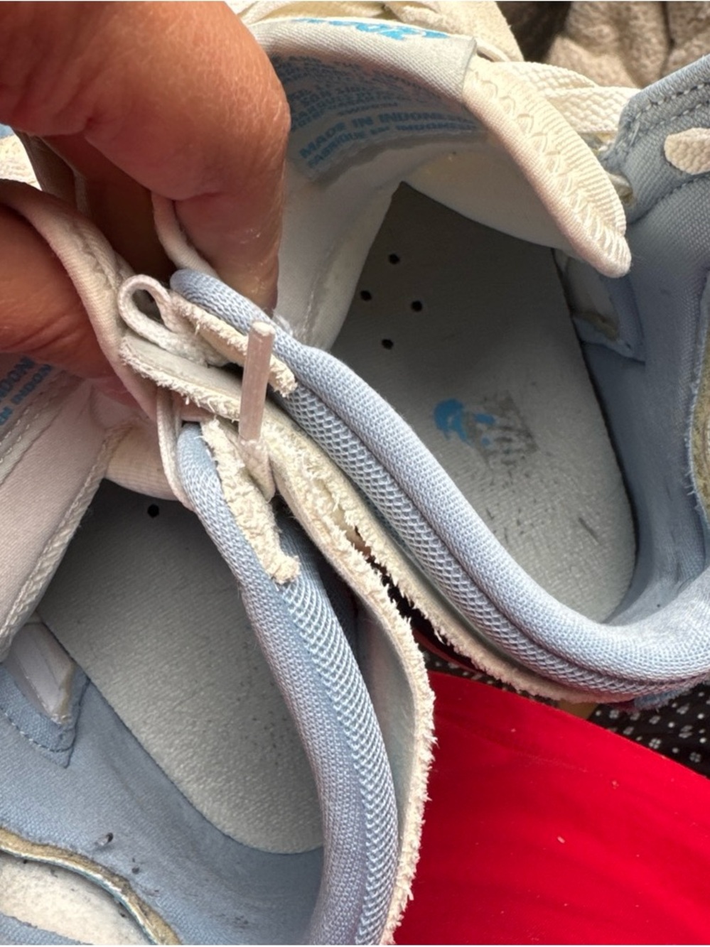 Jordan 1 Men’s High-Top Sneakers in cream and Blue - Picture 5 of 5